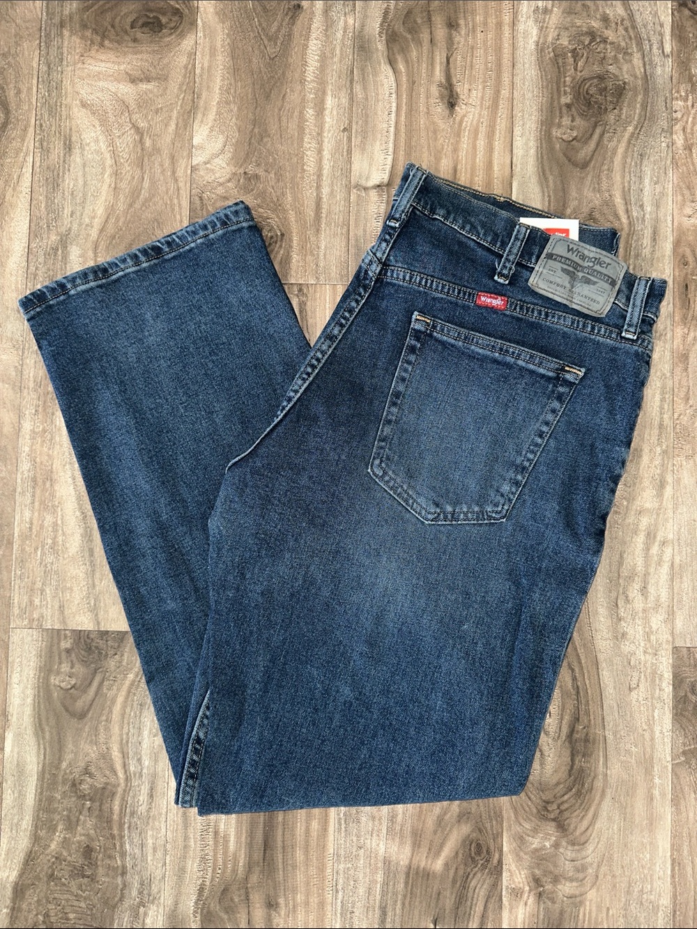 NWT Wrangler Relaxed Fit Flex Jeans Dark Wash 34x30
